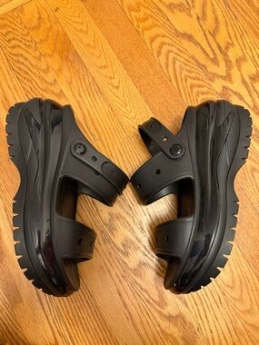 Crocs Platform Black Clog Sandals - Size 6-8 - never worn